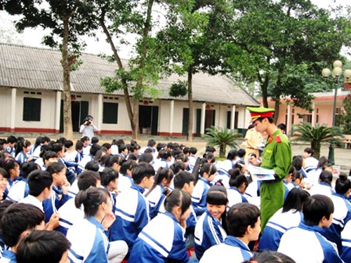 Sắc vàng màu áo trên sân trường